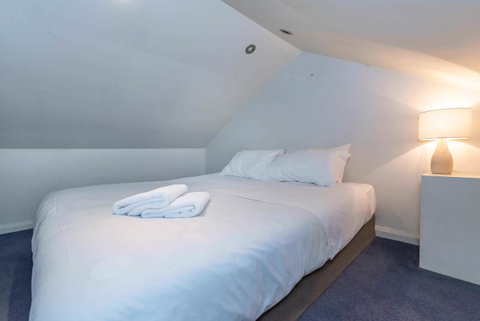 2 Bed House + Loft In Pyrmont - Airlie Beach Holiday 16
