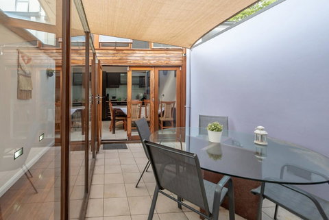 2 Bed House + Loft In Pyrmont - Airlie Beach Holiday 6