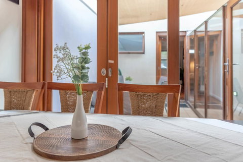 2 Bed House + Loft In Pyrmont - Airlie Beach Holiday 3