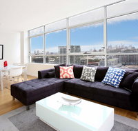 Gadigal Groove - Modern and Bright 3BR Executive Apartment in Zetland with Views - Airlie Beach Holiday