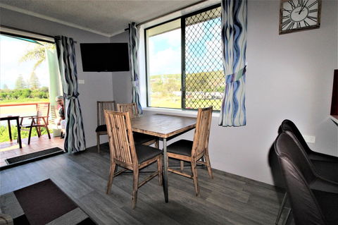 Beachfront 3, 25 Willow Street - Airlie Beach Holiday 3