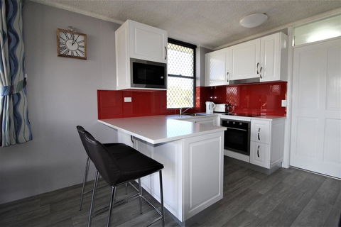 Beachfront 3, 25 Willow Street - Airlie Beach Holiday 5