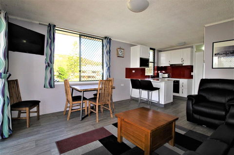 Beachfront 3, 25 Willow Street - Airlie Beach Holiday 1
