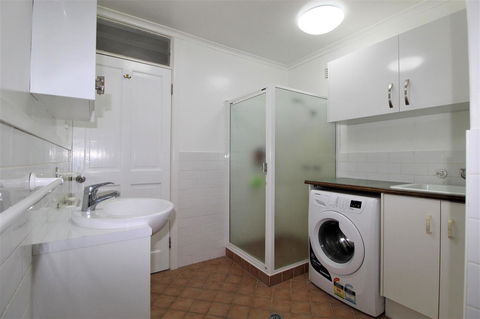 Beachfront 3, 25 Willow Street - Airlie Beach Holiday 11