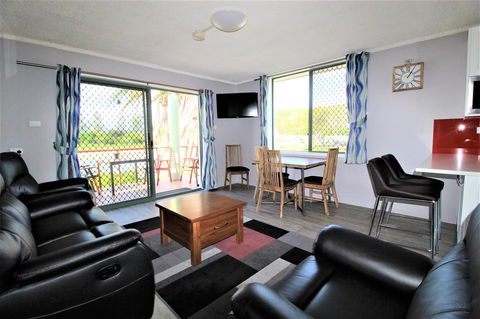 Beachfront 3, 25 Willow Street - Airlie Beach Holiday 2