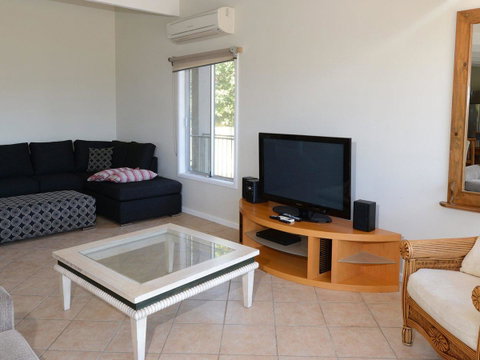 2 Cliff Road - Airlie Beach Holiday 9