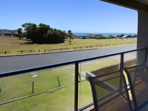 2 Cliff Road - Airlie Beach Holiday 4