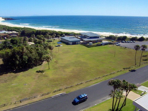 2 Cliff Road - Airlie Beach Holiday 0
