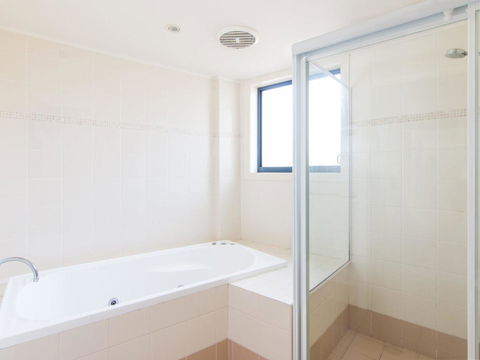 Millennium 102 With Pool In Complex - Airlie Beach Holiday 4