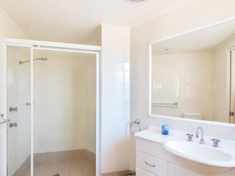 Millennium 102 With Pool In Complex - Airlie Beach Holiday 5