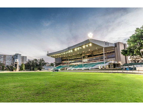Walk To The Convention Centre, Casino, City - Airlie Beach Holiday 21