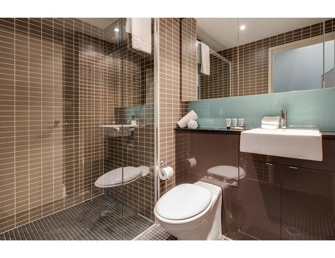 Walk To The Convention Centre, Casino, City - Airlie Beach Holiday 5