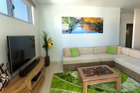 Kakadu @ The Kube (Darwin City) - Airlie Beach Holiday 7