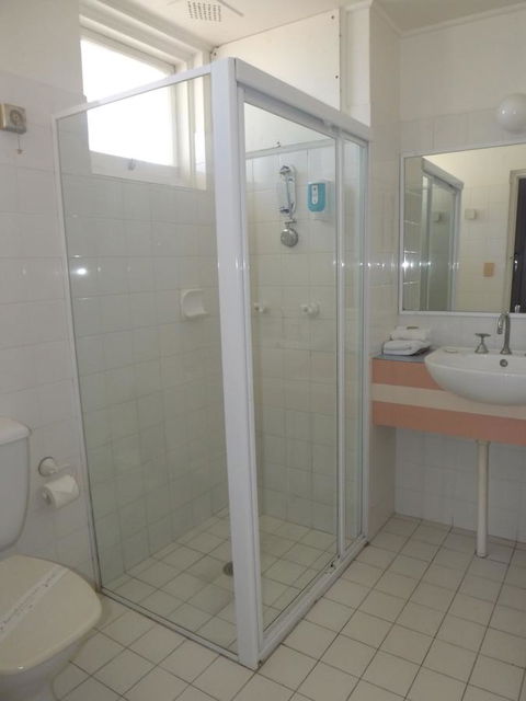 Golden Sands Motor Inn - Airlie Beach Holiday 27