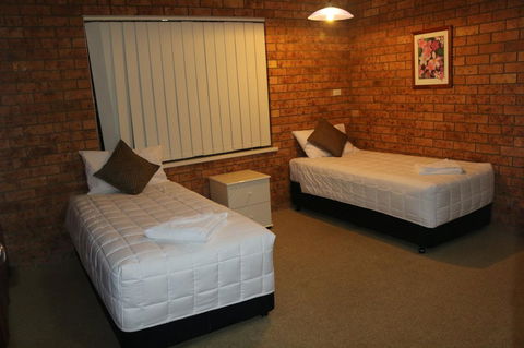Golden Sands Motor Inn - Airlie Beach Holiday 5