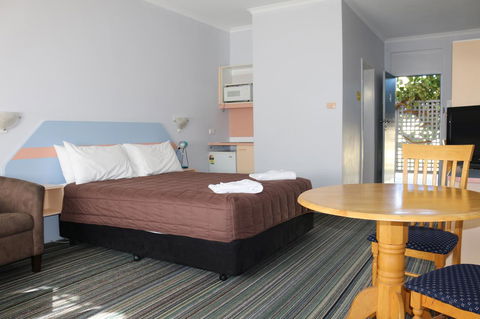 Golden Sands Motor Inn - Airlie Beach Holiday 24