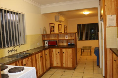 Golden Sands Motor Inn - Airlie Beach Holiday 7