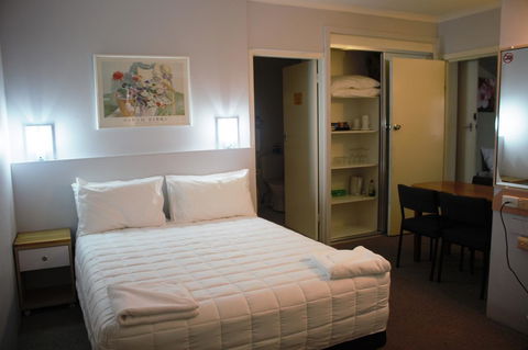 Golden Sands Motor Inn - Airlie Beach Holiday 1