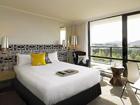 QT Canberra - Airlie Beach Holiday 0