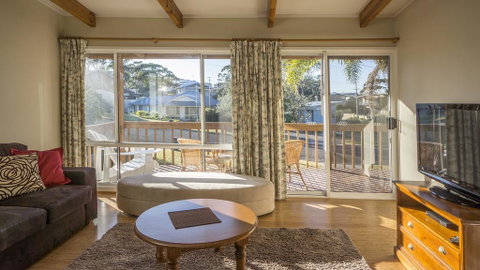 Boomer Crescent 5 Kioloa - Airlie Beach Holiday 1