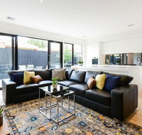 Boutique Stays-Murrumbeena Place 1 - Airlie Beach Holiday