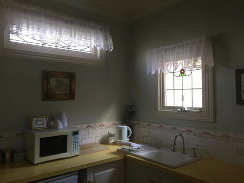 Braeside Garden Cottages - Airlie Beach Holiday 3