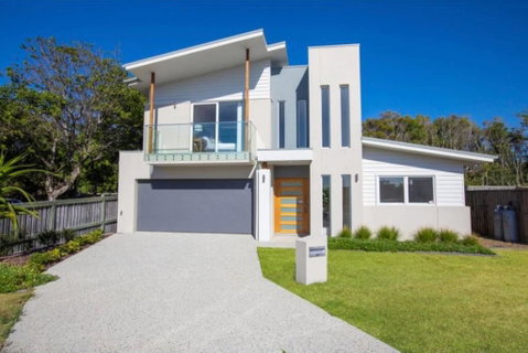 Brand New PRIZE HOME 50m Path To Beach - Airlie Beach Holiday 3