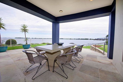 Brookwater- Waterfront On Lake Mulwala - Airlie Beach Holiday 2