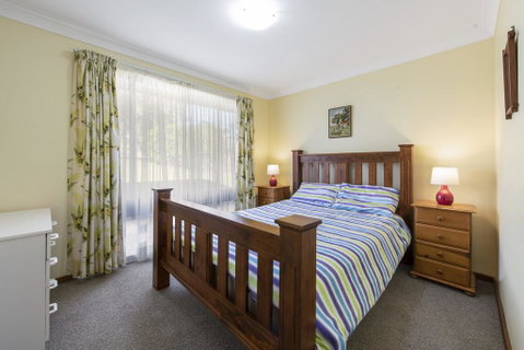 Buckland St 29 Mollymook - Airlie Beach Holiday 3
