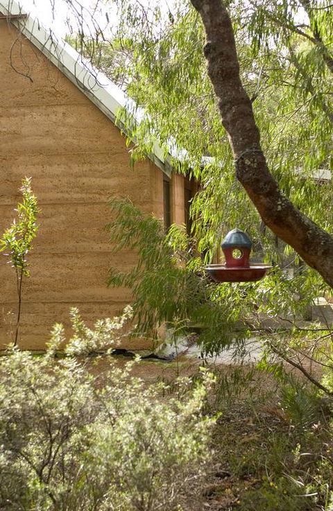 Bussells Bushland Cottages - Airlie Beach Holiday 3