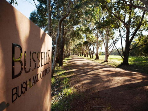 Bussells Bushland Cottages - Airlie Beach Holiday 0