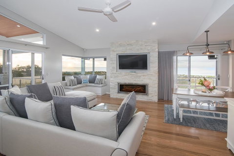 Busselton Beach House - Airlie Beach Holiday 1