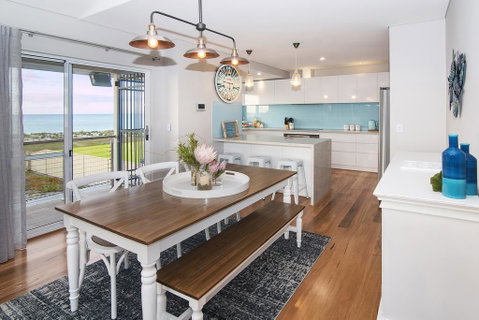 Busselton Beach House - Airlie Beach Holiday 3