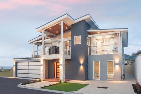 Busselton Beach House - Airlie Beach Holiday 0