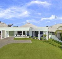 Busselton Beach House - Airlie Beach Holiday
