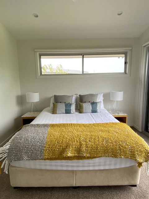 Byron Moon Large House & Half Moon Cottage - Airlie Beach Holiday 2
