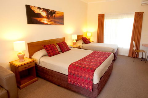 Byron Motor Lodge Motel - Airlie Beach Holiday 0