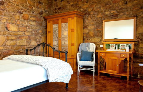 Byronsvale Vineyard And Accommodation - Airlie Beach Holiday 1