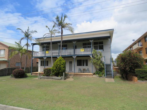 Cabenay 3 - VIEWS ACROSS THE PARK - Airlie Beach Holiday 1