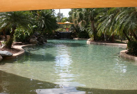 Cairns Golf Course Apartment - Airlie Beach Holiday 0