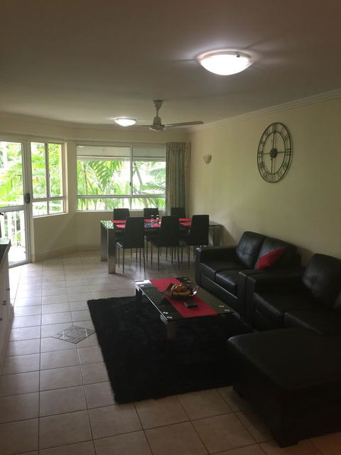 Cairns Golf Course Apartment - Airlie Beach Holiday 3