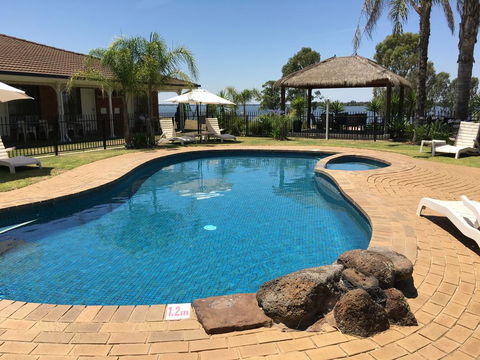 Capricorn Motor Inn - Airlie Beach Holiday 0