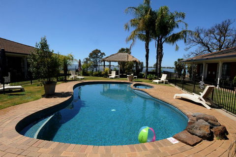 Capricorn Motor Inn - Airlie Beach Holiday 1