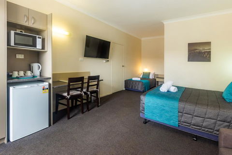 Caravilla Motor Inn - Airlie Beach Holiday 1