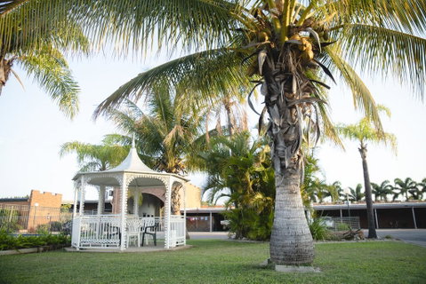 Castle Motor Lodge - Airlie Beach Holiday 1