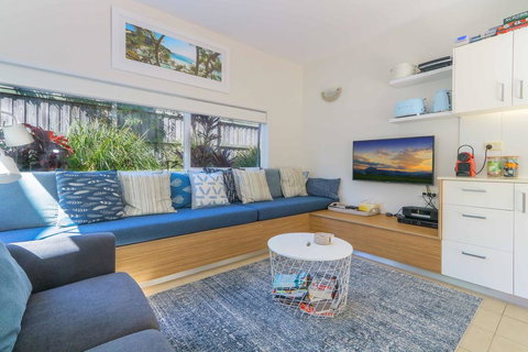 Casuarina Beach Haven - Pandanus 6 - Airlie Beach Holiday 1
