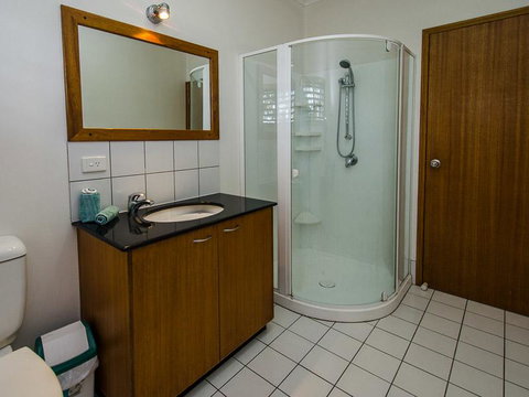 Casuarina Cove 1 - Airlie Beach Holiday 1