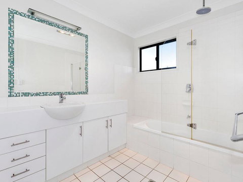 Casuarina Escape - Airlie Beach Holiday 1