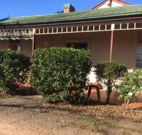 Catania Cottage  Farmhouse - Airlie Beach Holiday