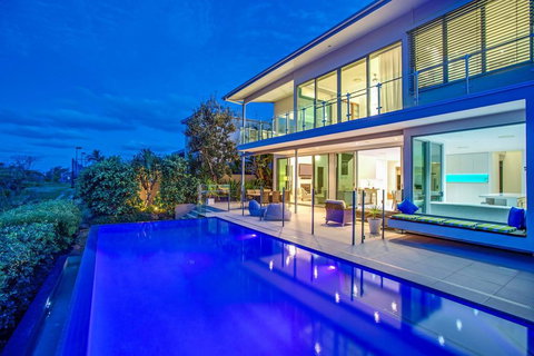 Cathedral Retreat @ Corporate Boardies - Airlie Beach Holiday 0
